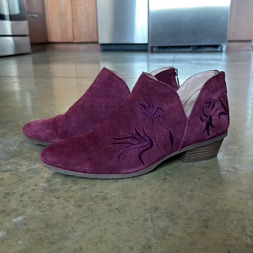Reaction by Kenneth Cole purple/burgundy 100% leather suede booties